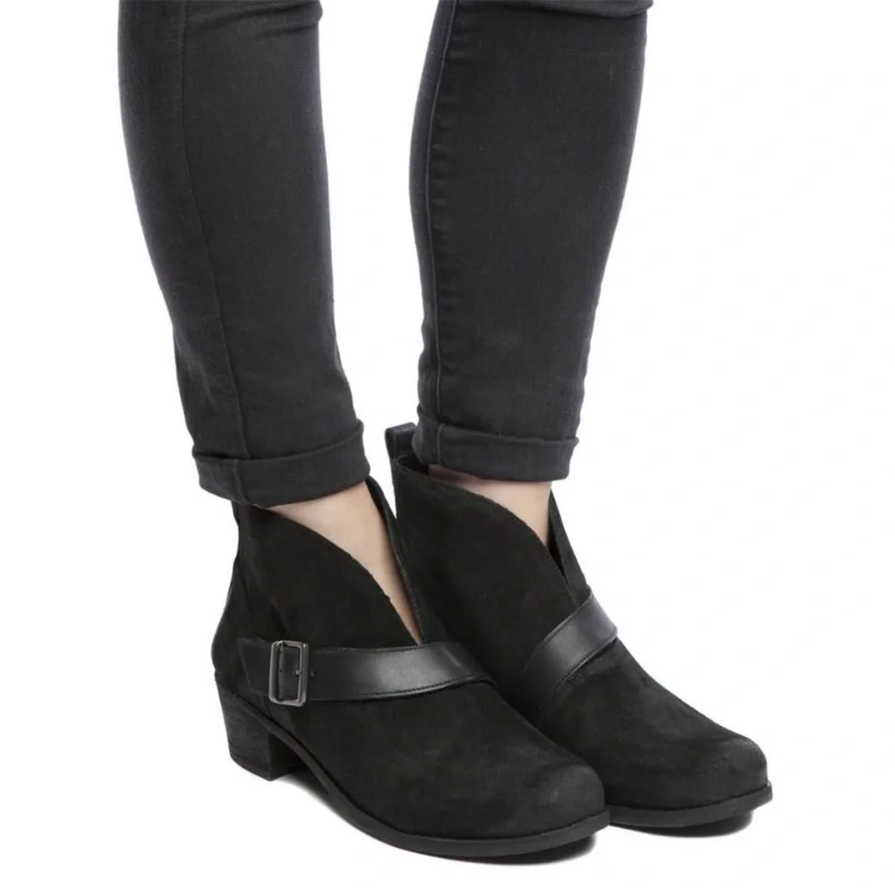 UGG Australia Wright Belted Black Leather Womens Ankle Boots Sz 8.5 Suede Shoes